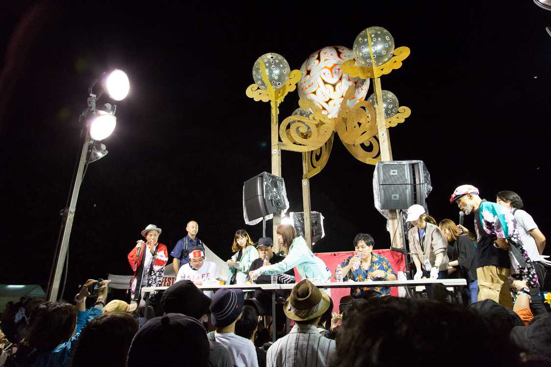 早食い大会の決勝。