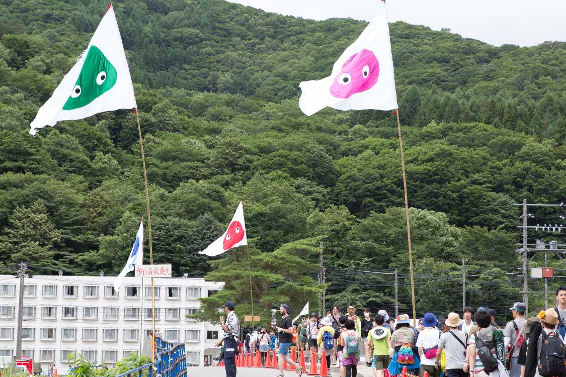 年によって変わる旗のデザイン。