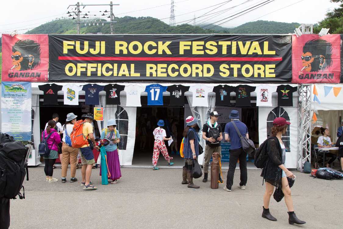 場外のCD売り場。