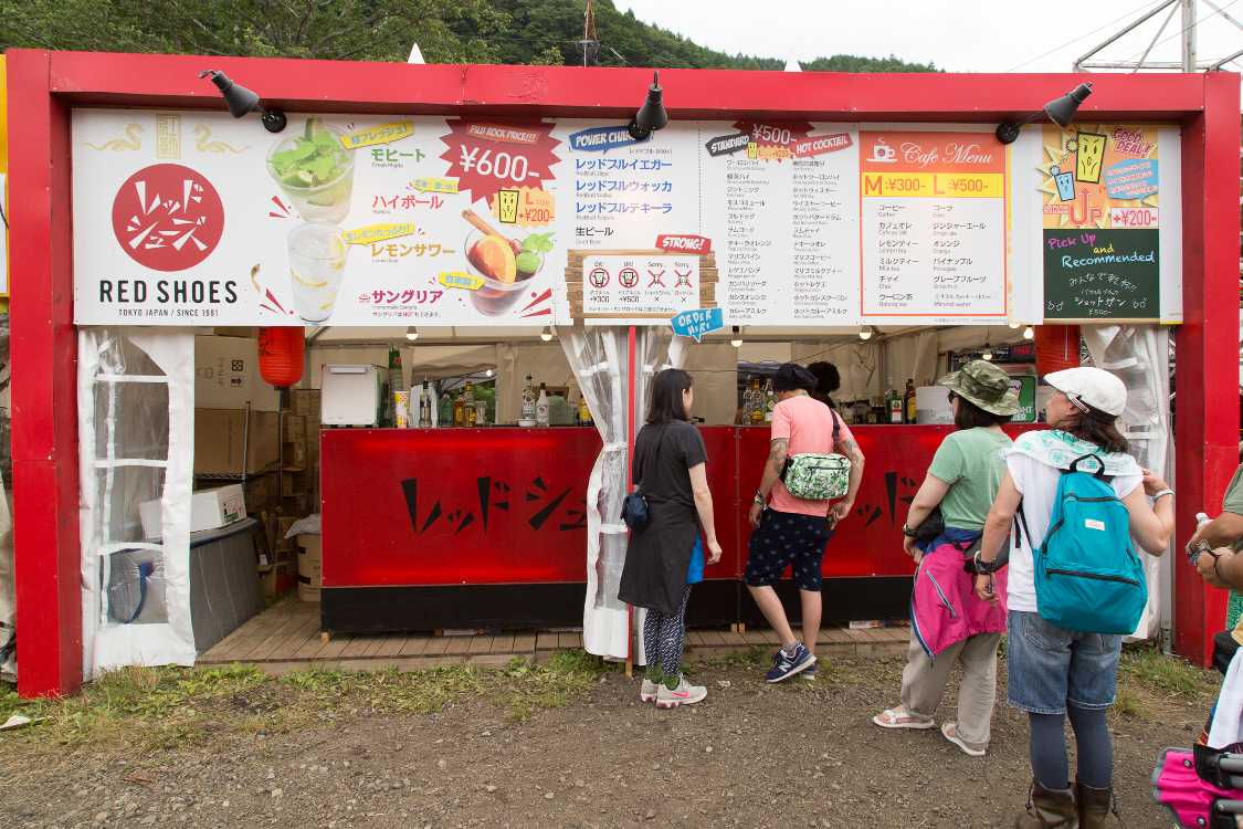 レッドシューズ。