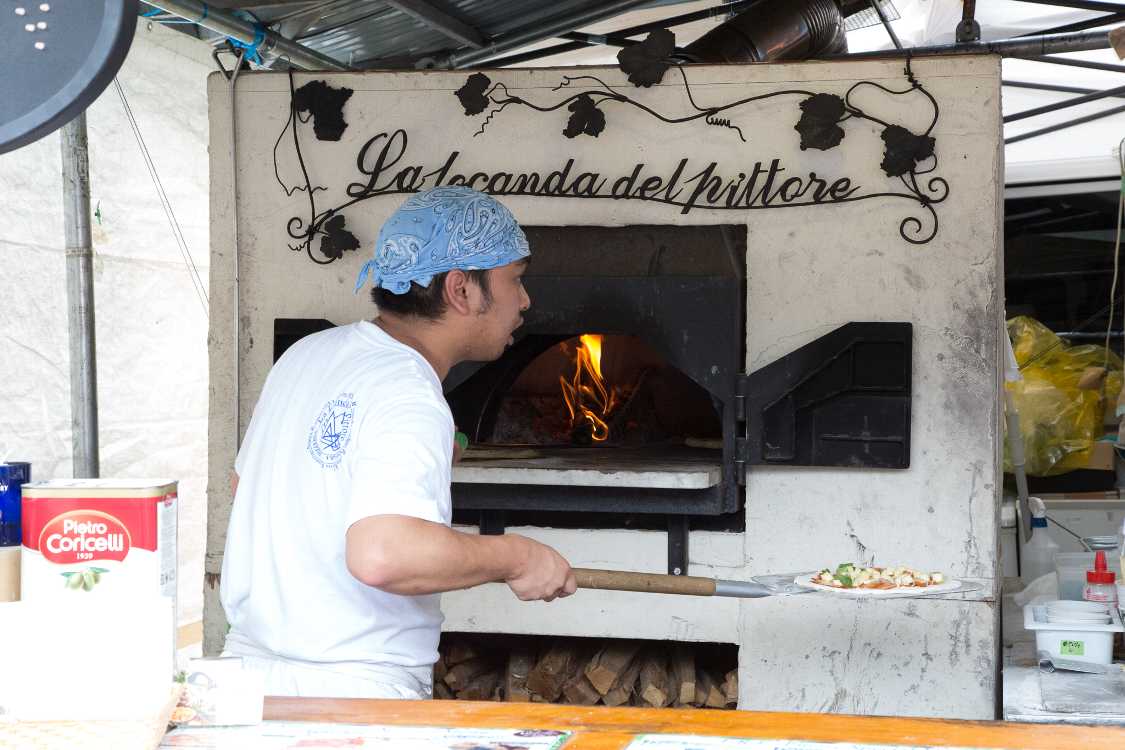 例年通り、窯を持ち込んでいます。窯はフジロックのために移動式を製作。