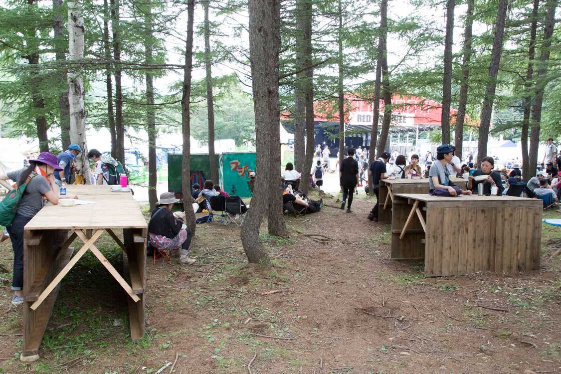 机はどこかで使われていた部材を仕立て直したようです。