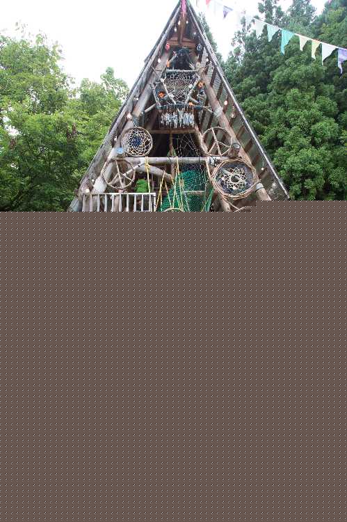 常設の滑り台。