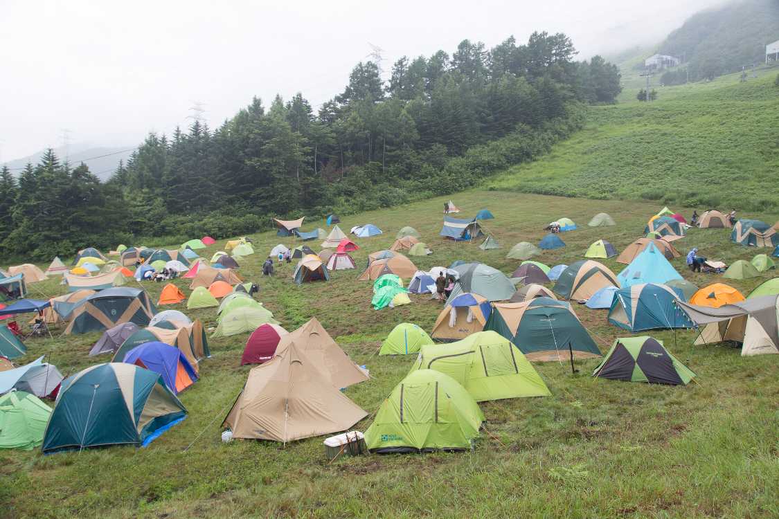 山側は傾斜があります。