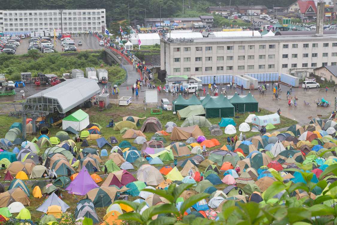 上からキャンプサイト前が見えます。