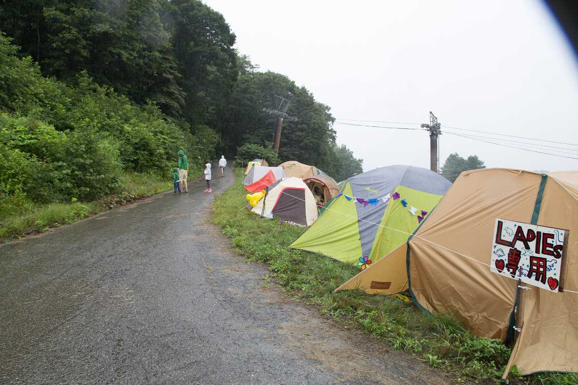 レディースサイトの山側から入っていきます。