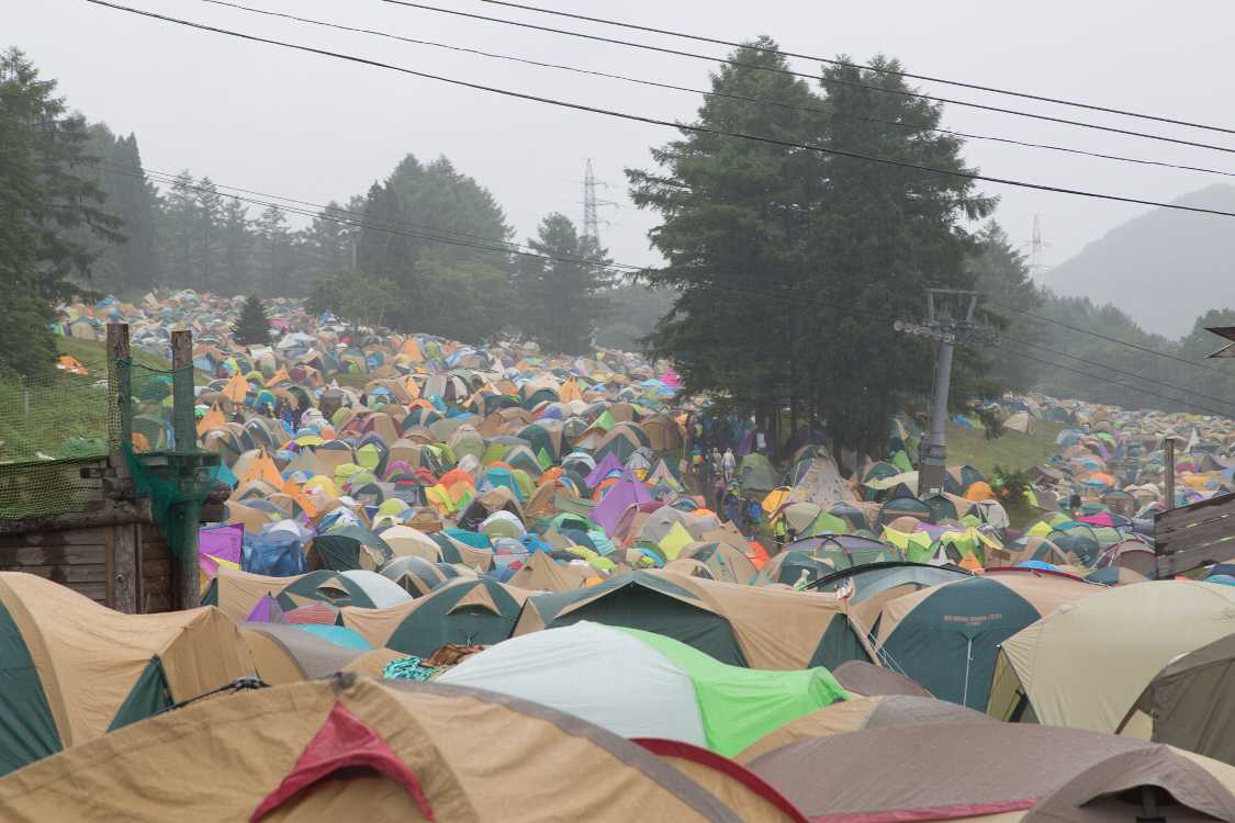 レディースサイトのピラミッドガーデン側から。