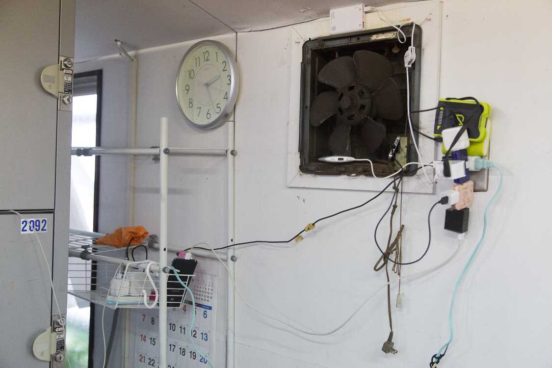 火災が起きてもおかしくないたこ足充電。火災になると確実に報道されるでしょう。