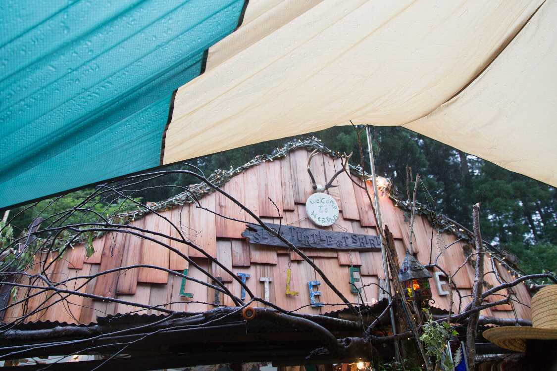 昨年も使っていた大型の木製看板。