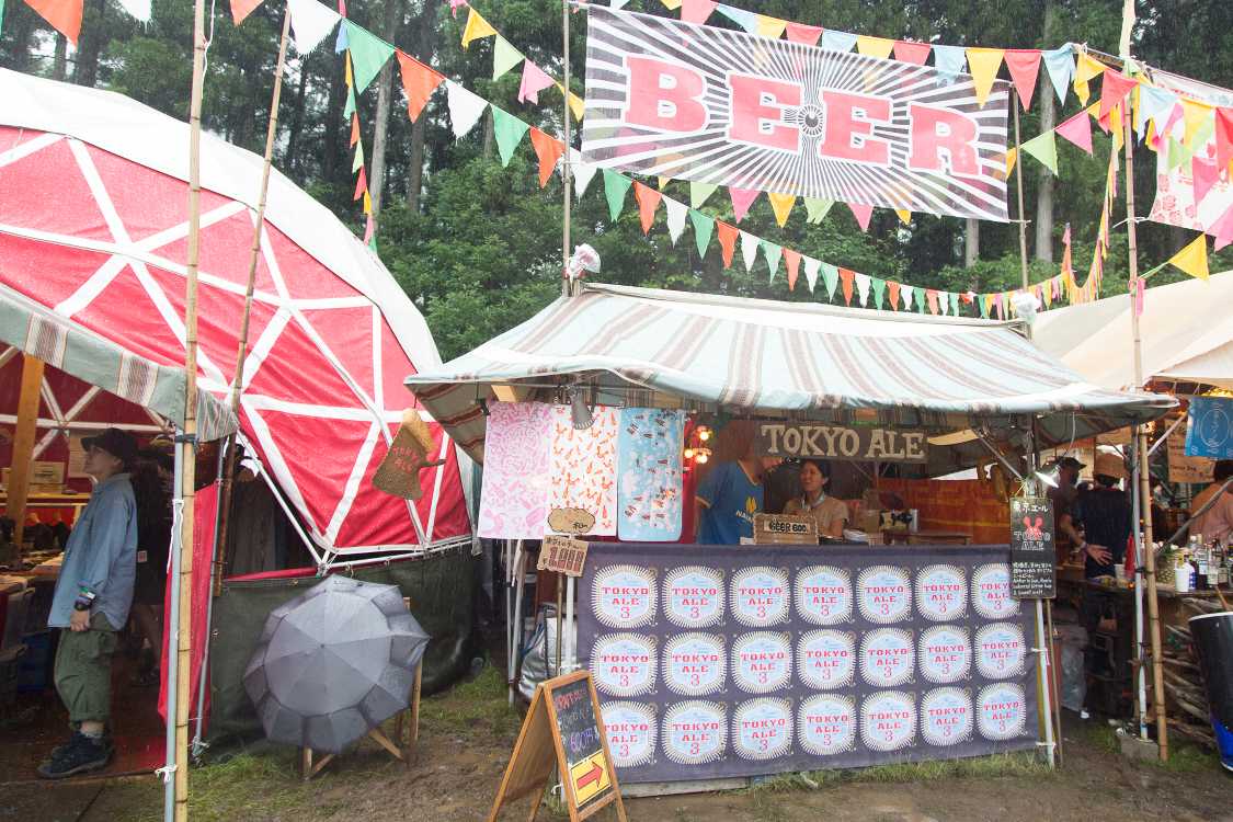 東京エール。ビールと手ぬぐいを販売。