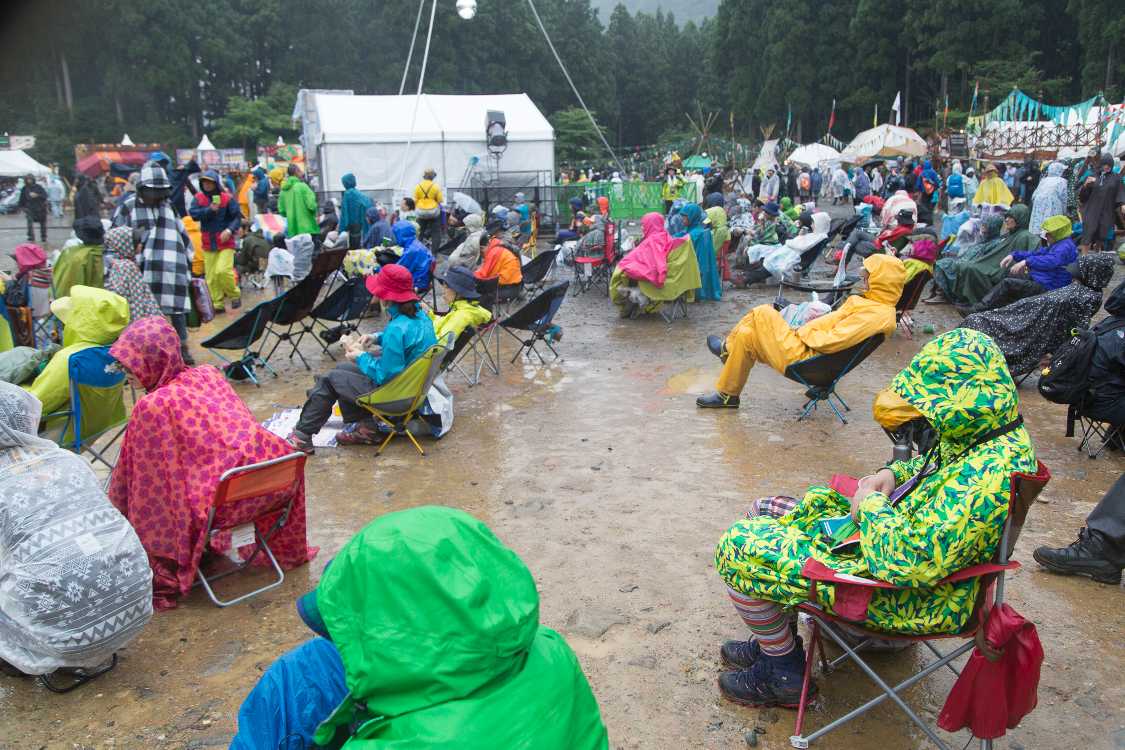 土曜の午後5時前。土曜は一日中雨でした。