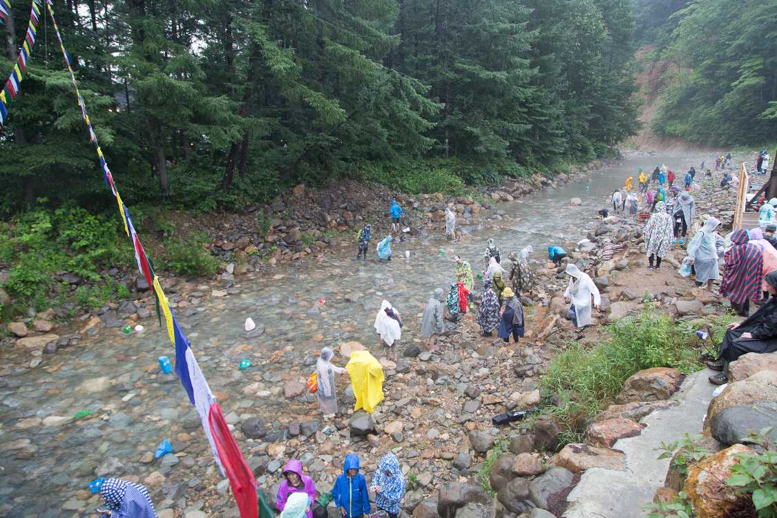 土曜の午後5時15分ごろ。雨なので人は少ない。