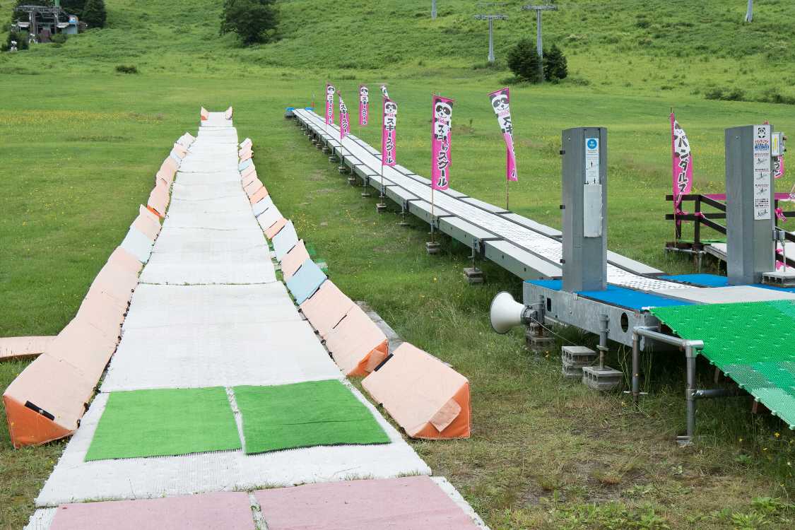 そり滑りの夏版らしき「サマーチューブ」。