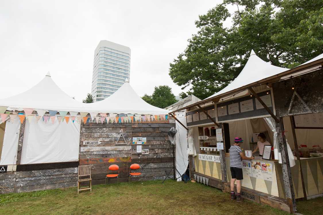 前回までは左側に階段を上る飲食店がありましたが、閉鎖されています。