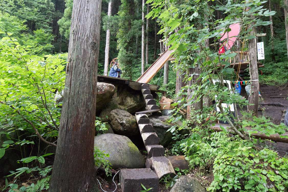 キッズの森入り口の階段。
