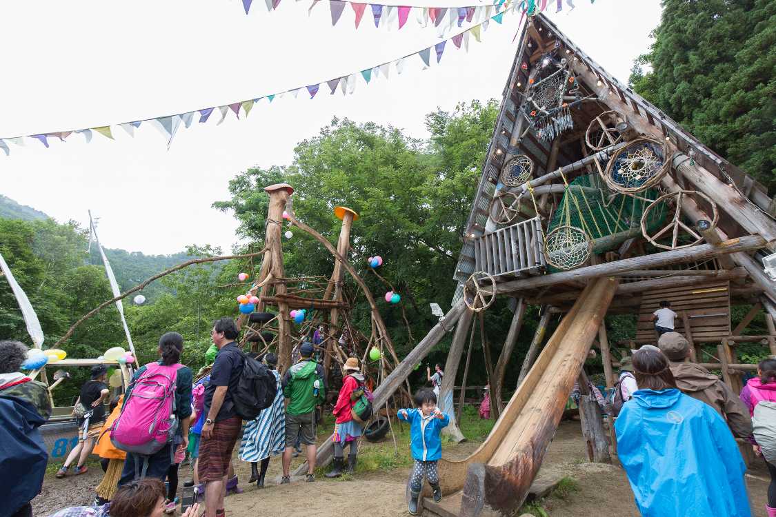 キッズランドに来る保護者はバックパックが多く、荷物が多めです。