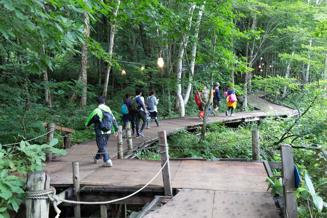 ボードウォーク途中のクランク。右側は浅貝川。