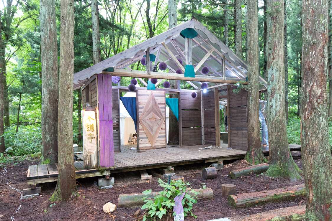 木道亭。毎年建て直しています。