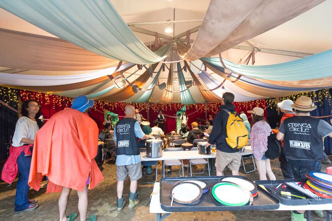 ドラムサークルが始まるところ。