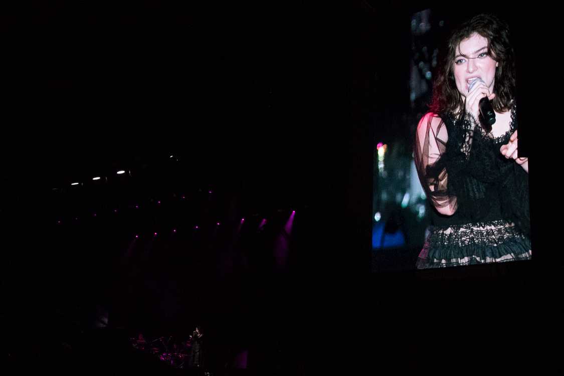 ロード。将来のグリーンステージのトリ候補でしょう。前回のレッドマーキーでは「ロイヤルズ」でどよめきが起こりました。