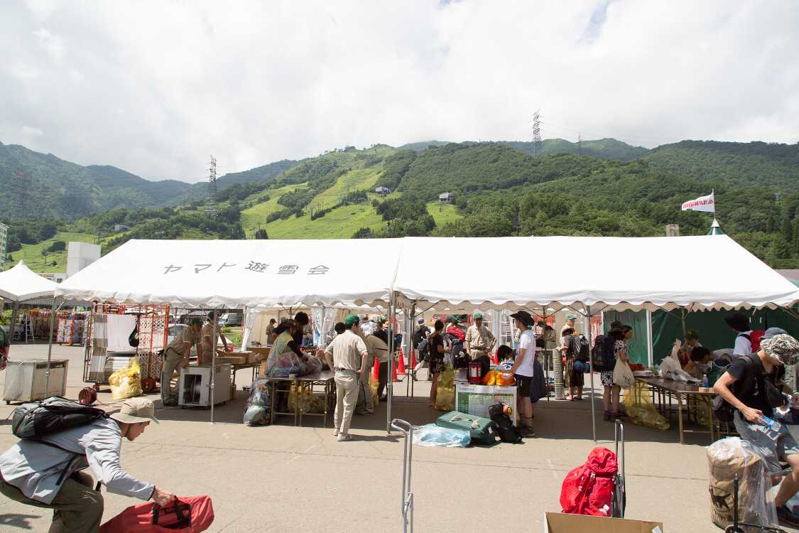 月曜日午前の場外、宅配便受け付け。