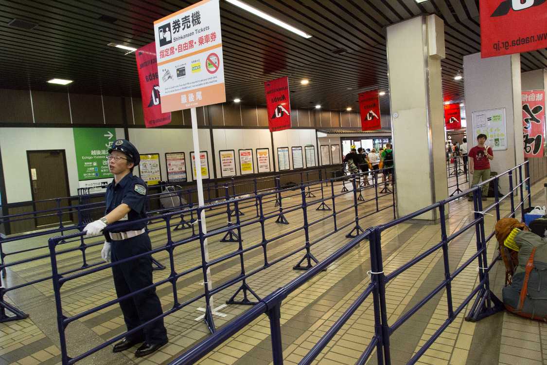 行列のピークが過ぎたころの越後湯沢駅。