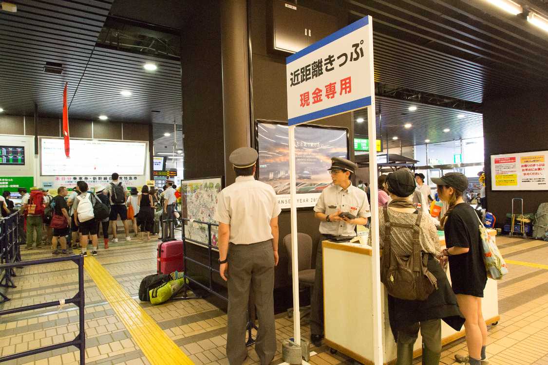 特設とみられる切符売り場。