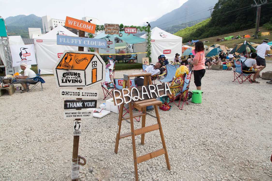 飲食店横のバーベキューエリア。