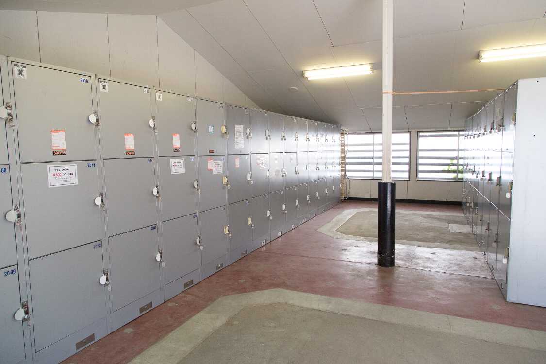 1回500円。貴重品をテントに置くよりは、有料で保管した方が安全かもしれません。