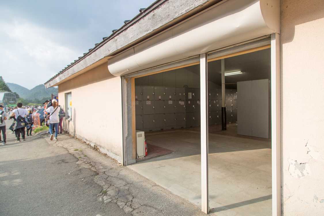 コインロッカー前。