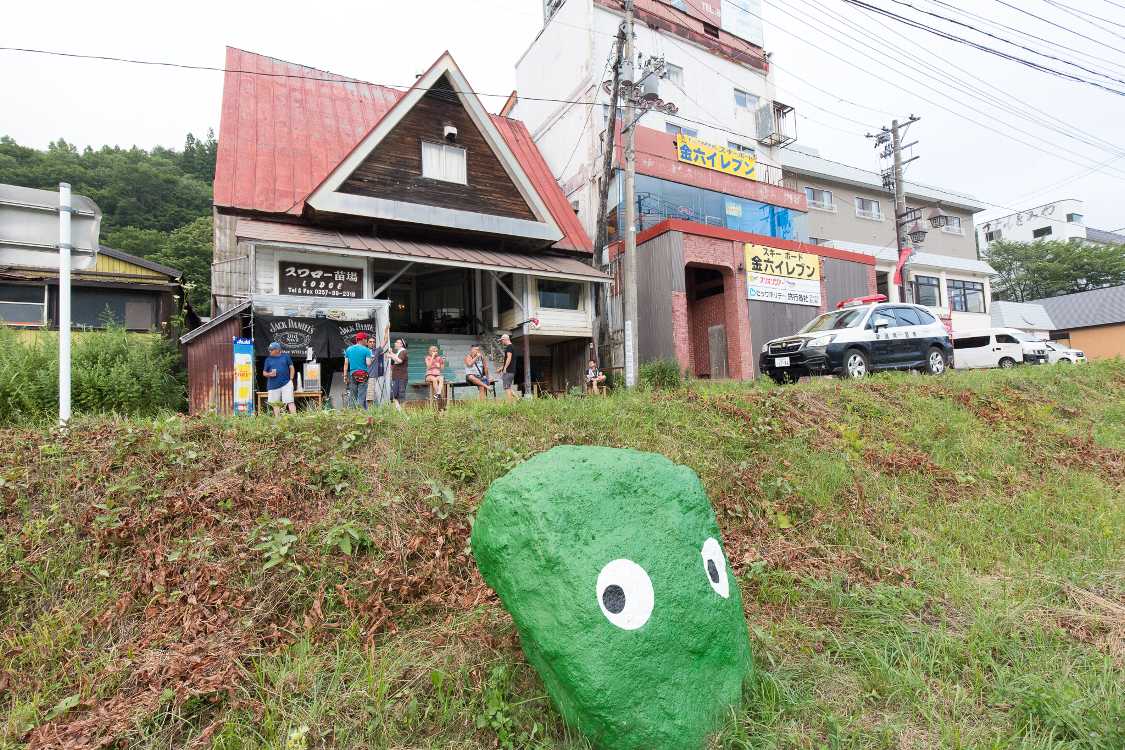 場外の通路。パトカーが走っていました。