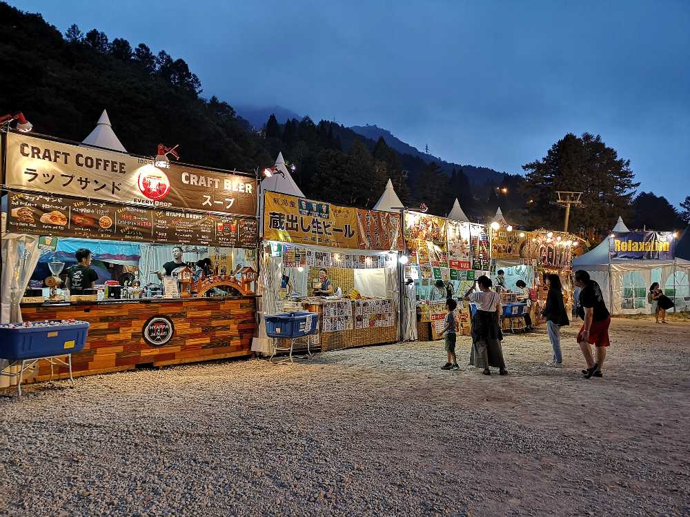 木曜の午後7時すぎ。