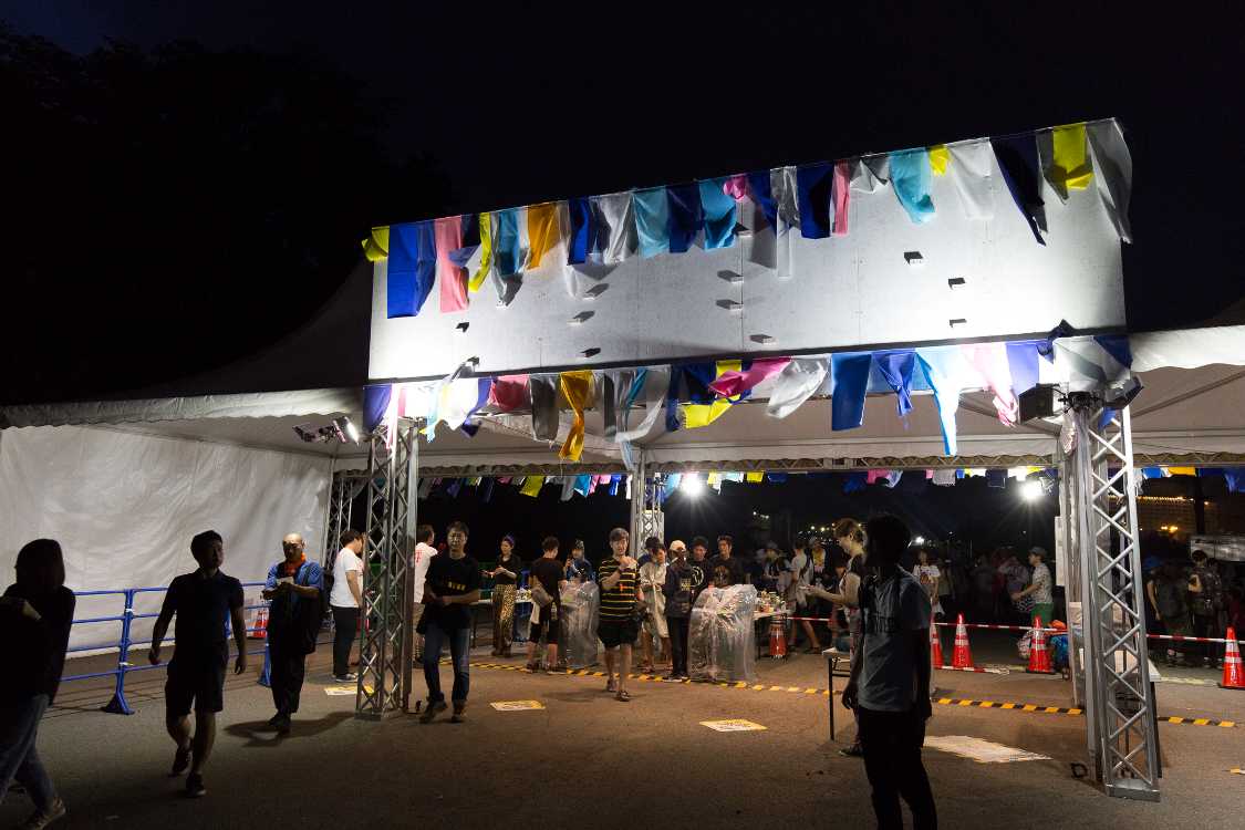 入場ゲートの裏側。