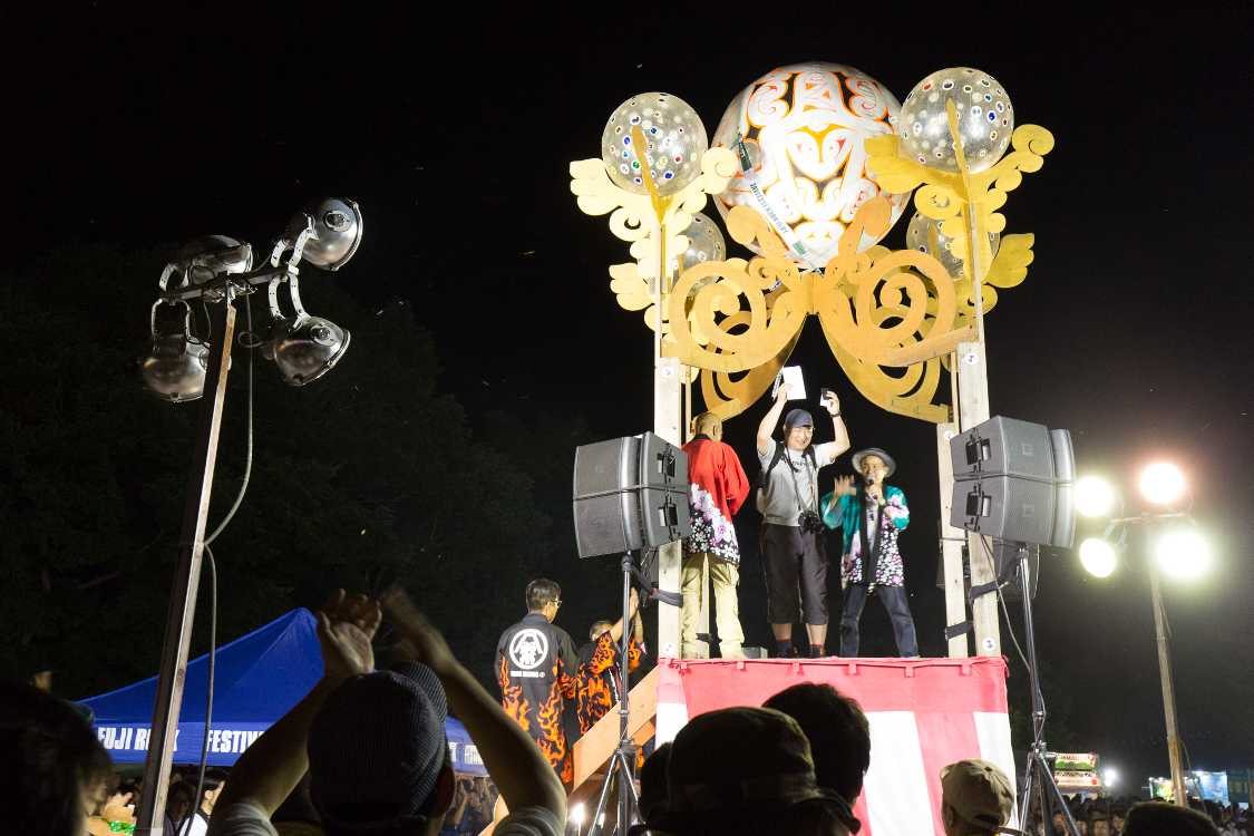 苗場音頭が終わり、各種プレゼントの抽選中でした。