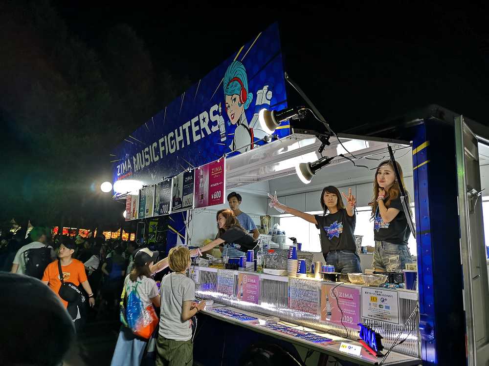 レッドマーキー後方のジーマ。