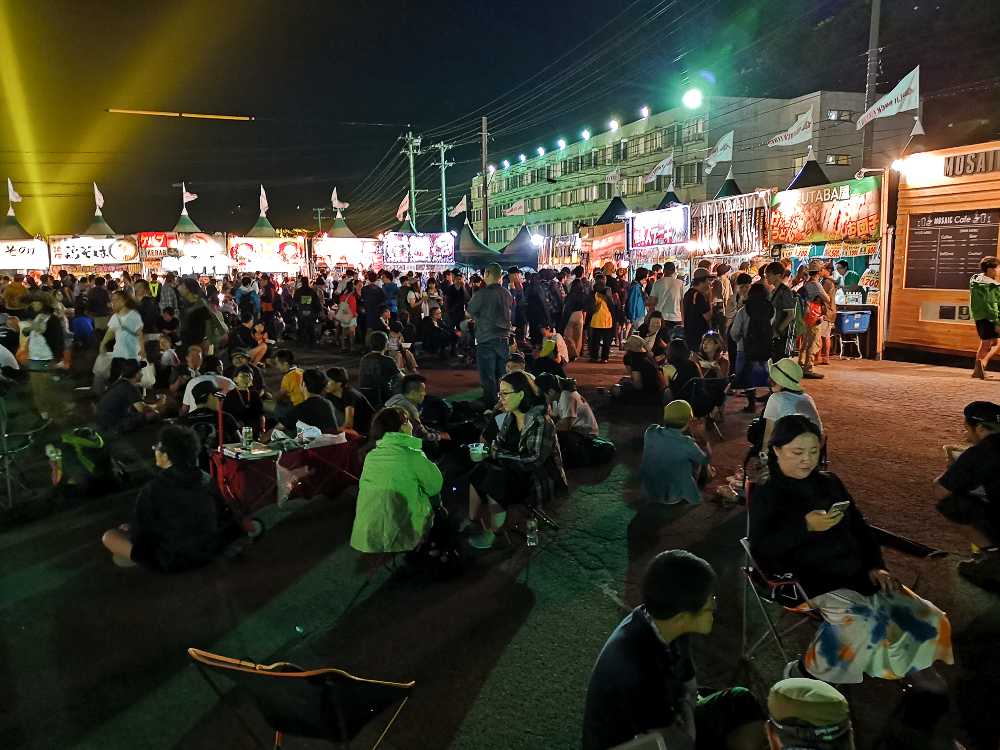 前夜祭の午前0時20分ごろ。