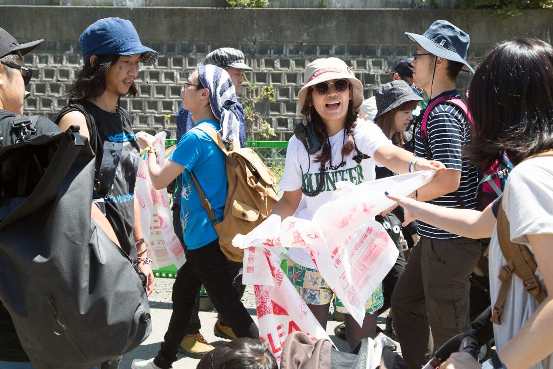 ごみ袋の配布。
