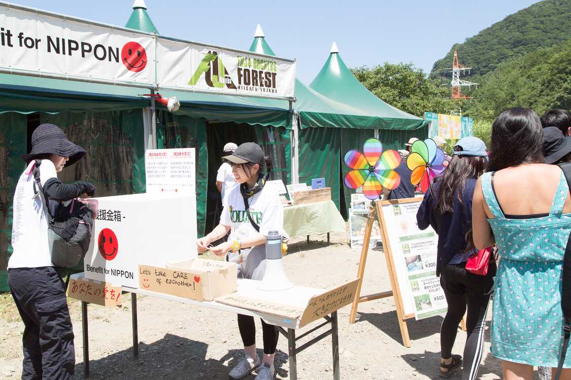 割り箸等を販売。