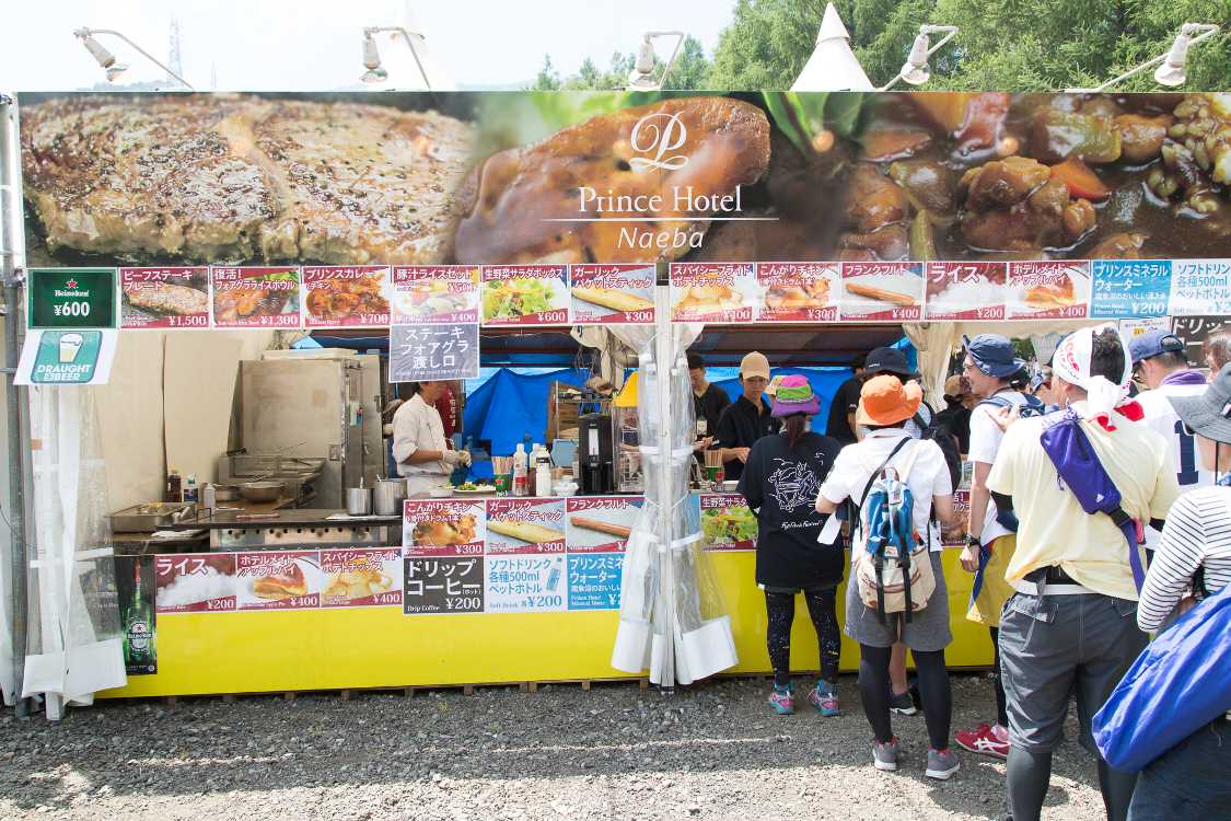 苗場プリンスホテル。例年定位置で2店舗分取っています。