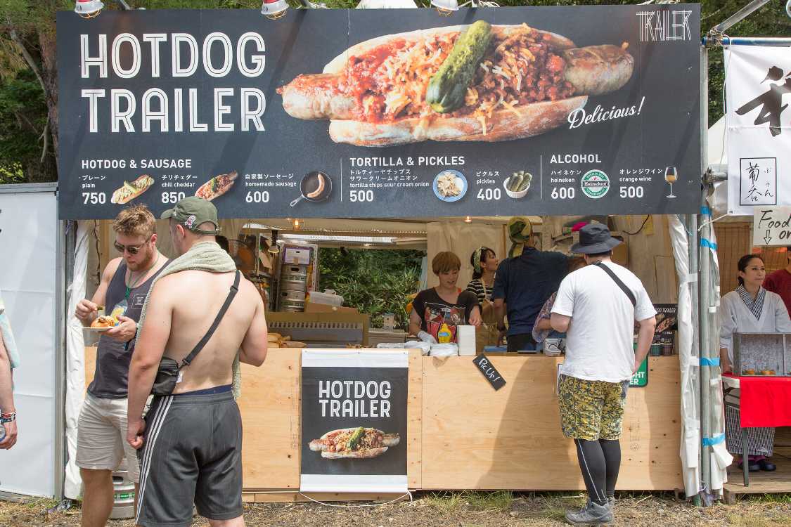 ホットドッグトレイラー。