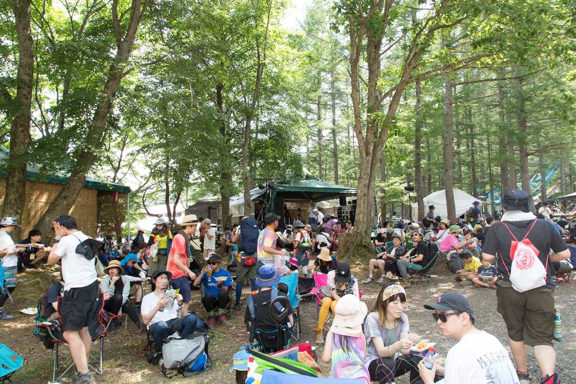 左側は苗場食堂のステージです。