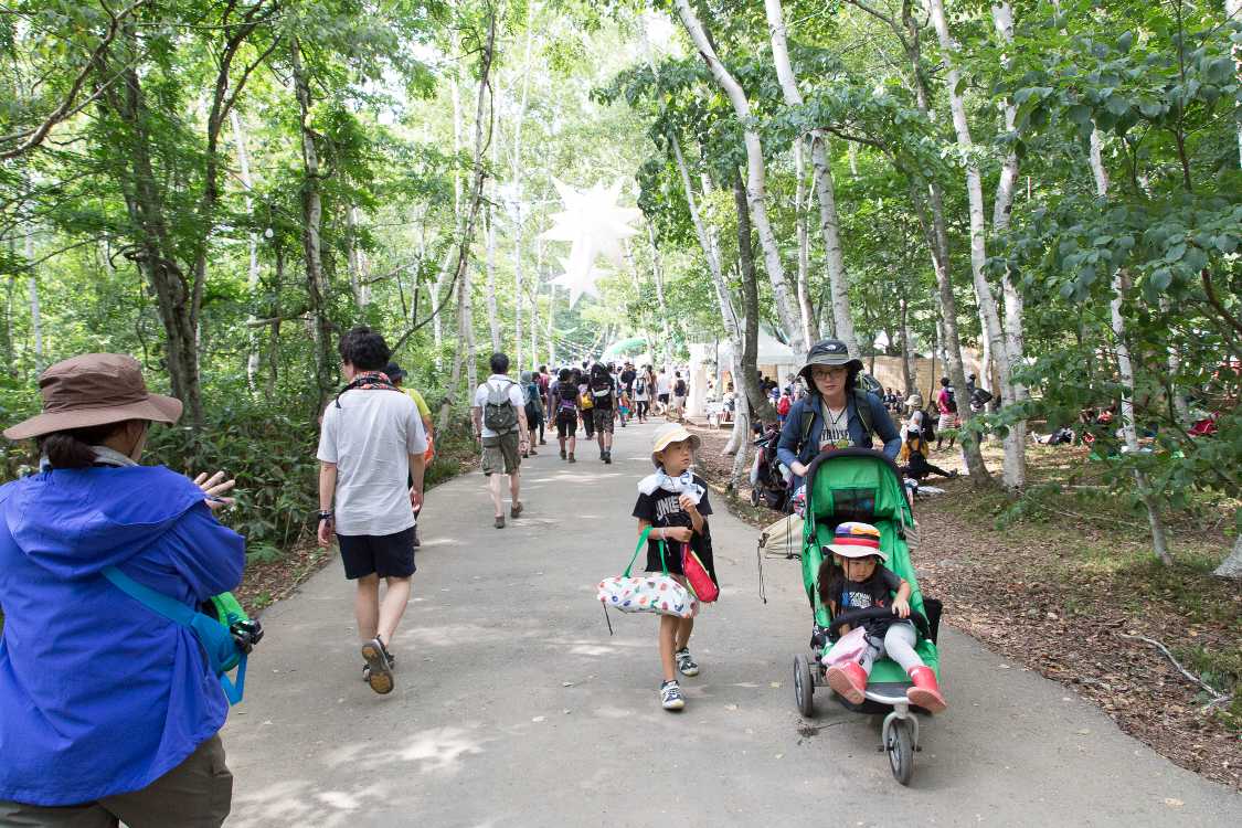 グリーンステージ、ホワイトステージ間は2017年に舗装されました。