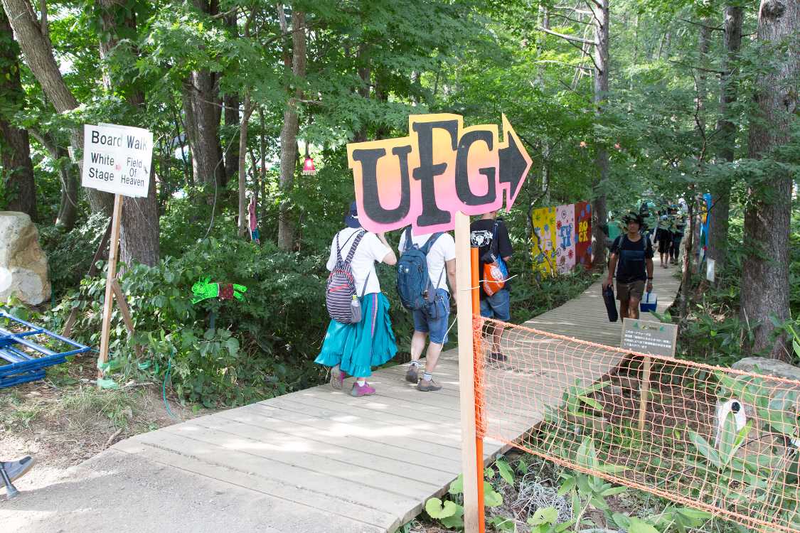 ホワイトステージ手前のボードウォーク入り口。