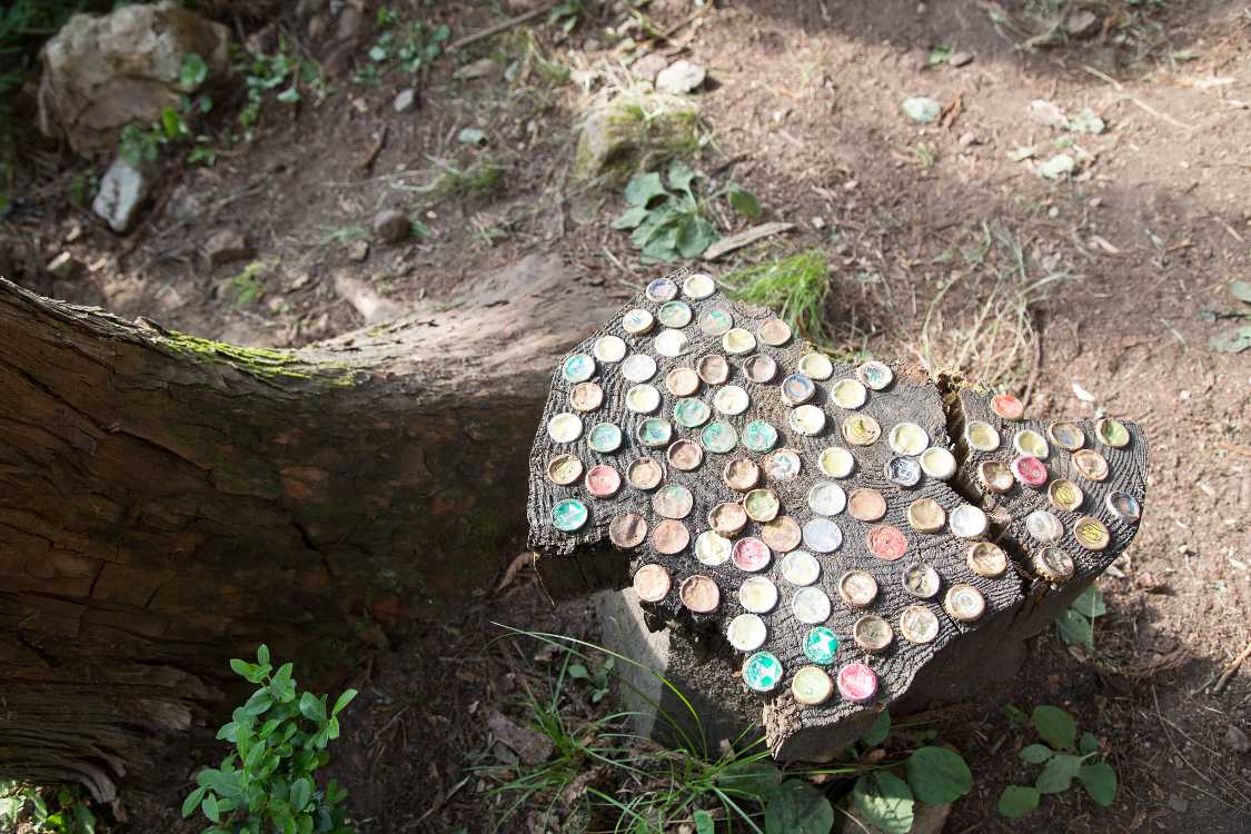 瓶のキャップのアート。