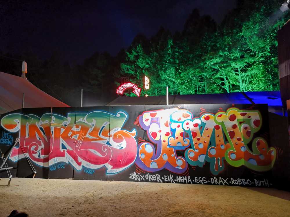 ヒップホップ風のグラフィティ。