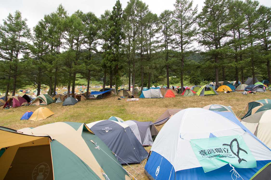 台湾独立の旗も近年は毎年あります。
