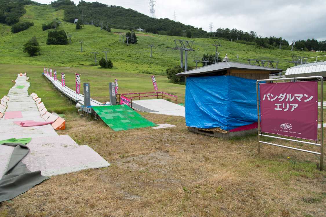 苗場サマーパークの施設とみられますが、営業しているのかどうか分かりません。