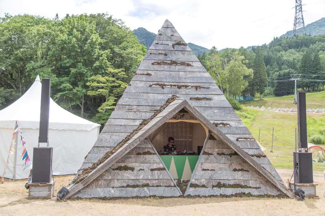 ステージは何もしていませんでしたがDJはいました。