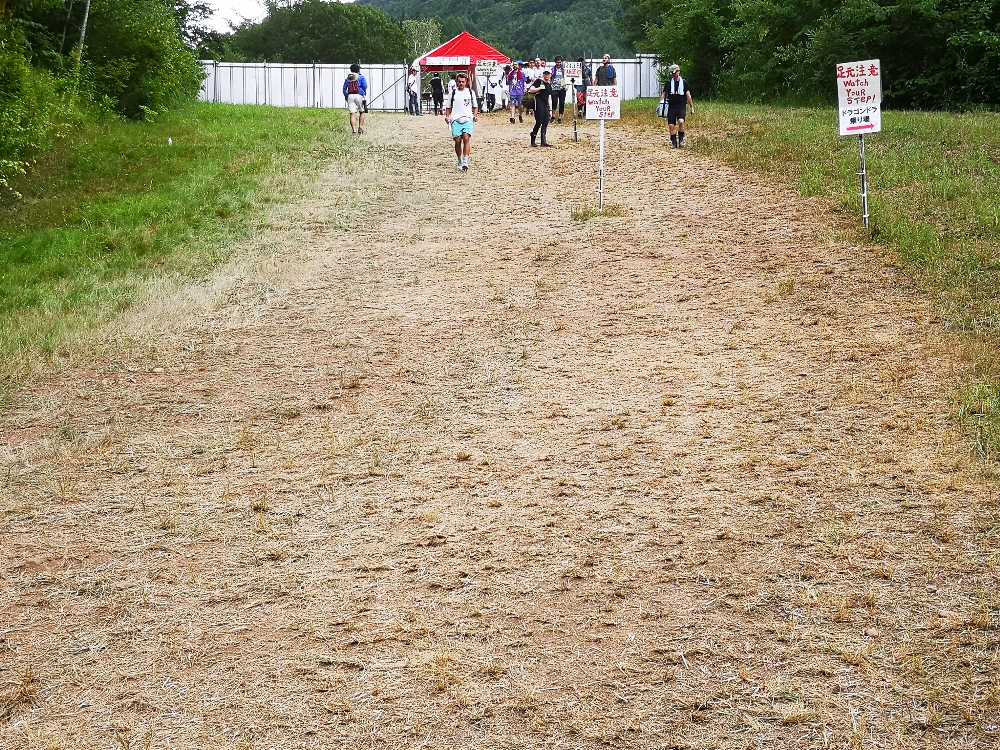 脚には負担がかかりそうです。