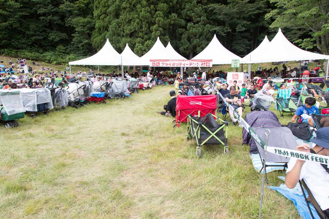 優先テント。毎年プライオリティーテントという難しい表記をしています。